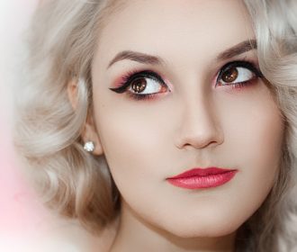 Prawidłowa aplikacja korektora pod oczy