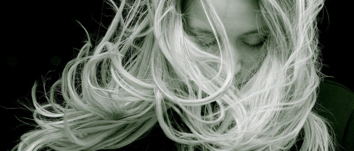 Jak rozjaśnić włosy samodzielnie?