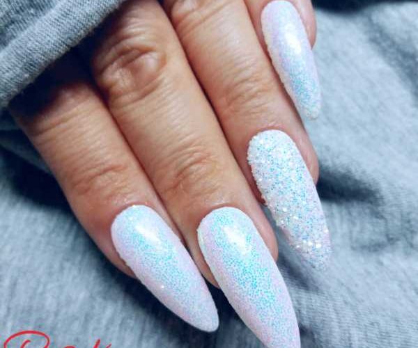 Jak stosować pyłek do paznokci hybrydowych?