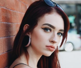 Czy lakier do włosów szkodzi?