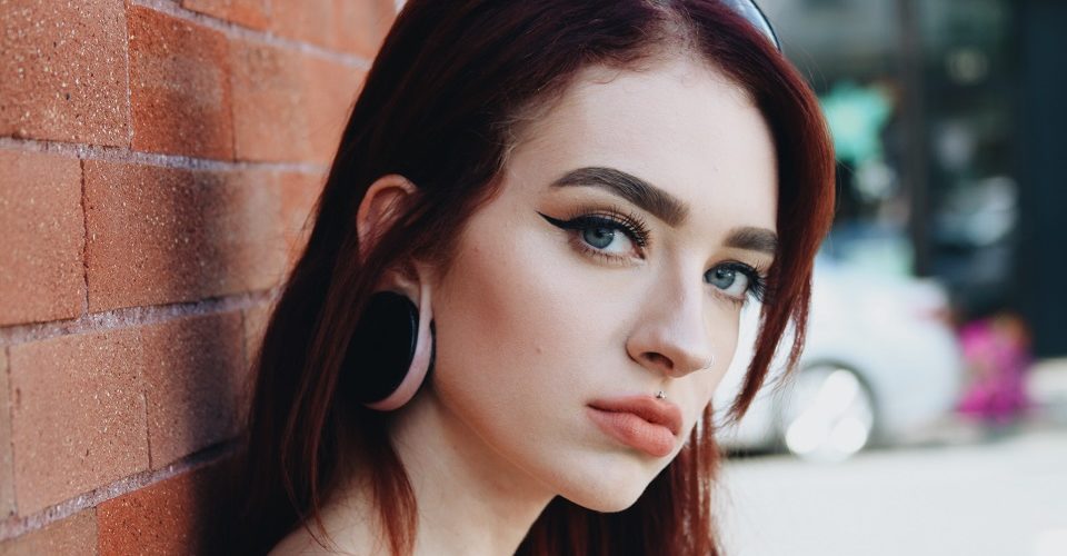 Czy lakier do włosów szkodzi?