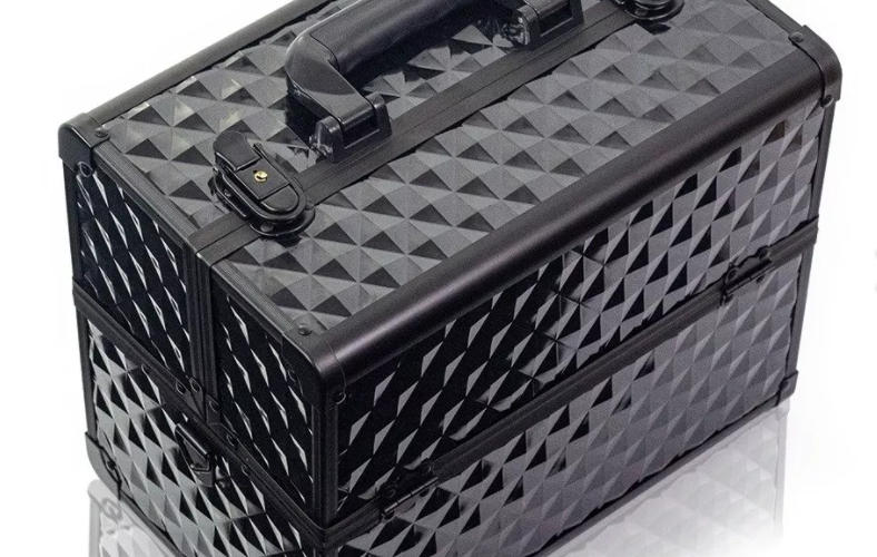 Kuferek na kosmetyki – sposób na porządek