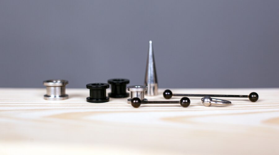 Kluczowa rola nakrętki do kolczyka w biżuterii