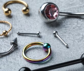 Piercing na policzkach – co warto wiedzieć przed decyzją o wykonaniu?