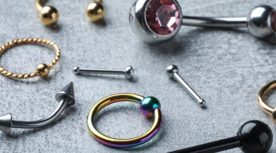 Piercing na policzkach – co warto wiedzieć przed decyzją o wykonaniu?